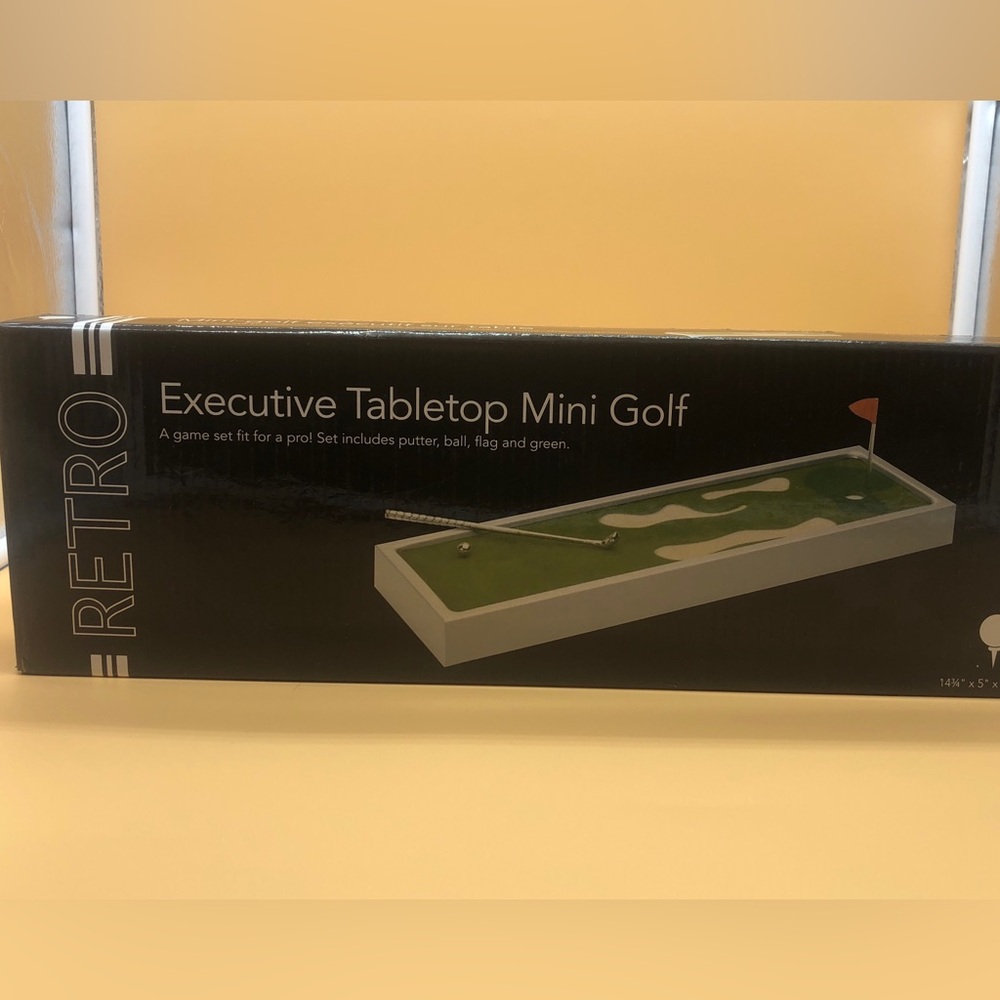 Executive tabletop mini Golf Game